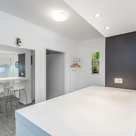 Family-friendly With Swimming Pool Pjescana Uvala, - 22778