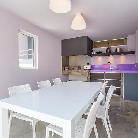 Family-friendly With Swimming Pool Pjescana Uvala, - 22778 * Pola