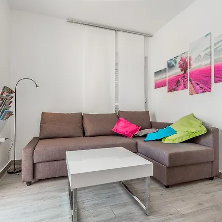 アパート Family-friendly With Swimming Pool Pjescana Uvala, - 22778 *