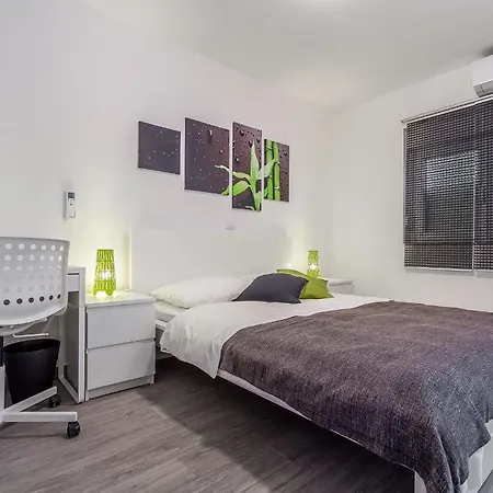 Family-friendly With Swimming Pool Pjescana Uvala, - 22778 *