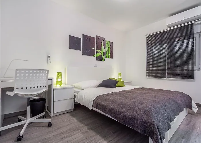 Family-friendly With Swimming Pool Pjescana Uvala, - 22778 *