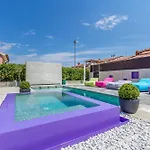 Family-friendly With Swimming Pool Pjescana Uvala, - 22778